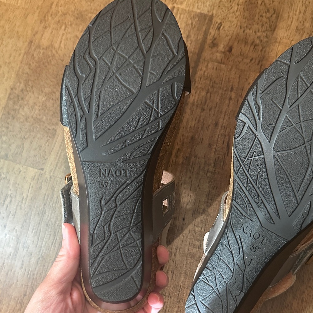 Naot Women's Black and Taupe Cutout Strap Sandals Size 39 Size 8/8.5 - Picture 7 of 12